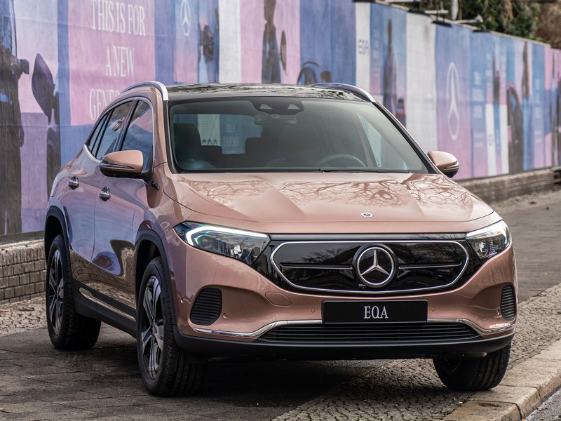 Mercedes-Benz představil kompaktní elektrické SUV EQA